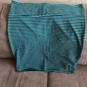 Cute torrid fitted skirt in a size 3.